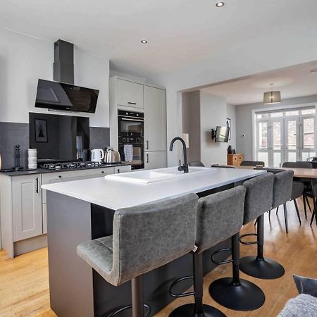 Stylish & Spacious 3 Bed Apartment With Parking Sheffield Esterno foto