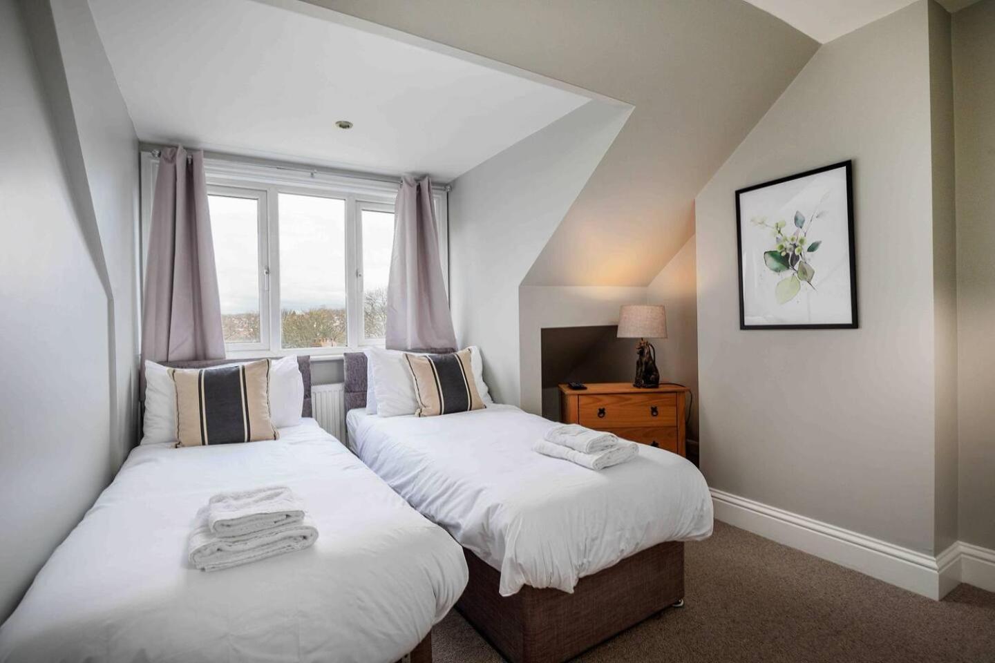 Stylish & Spacious 3 Bed Apartment With Parking Sheffield Esterno foto