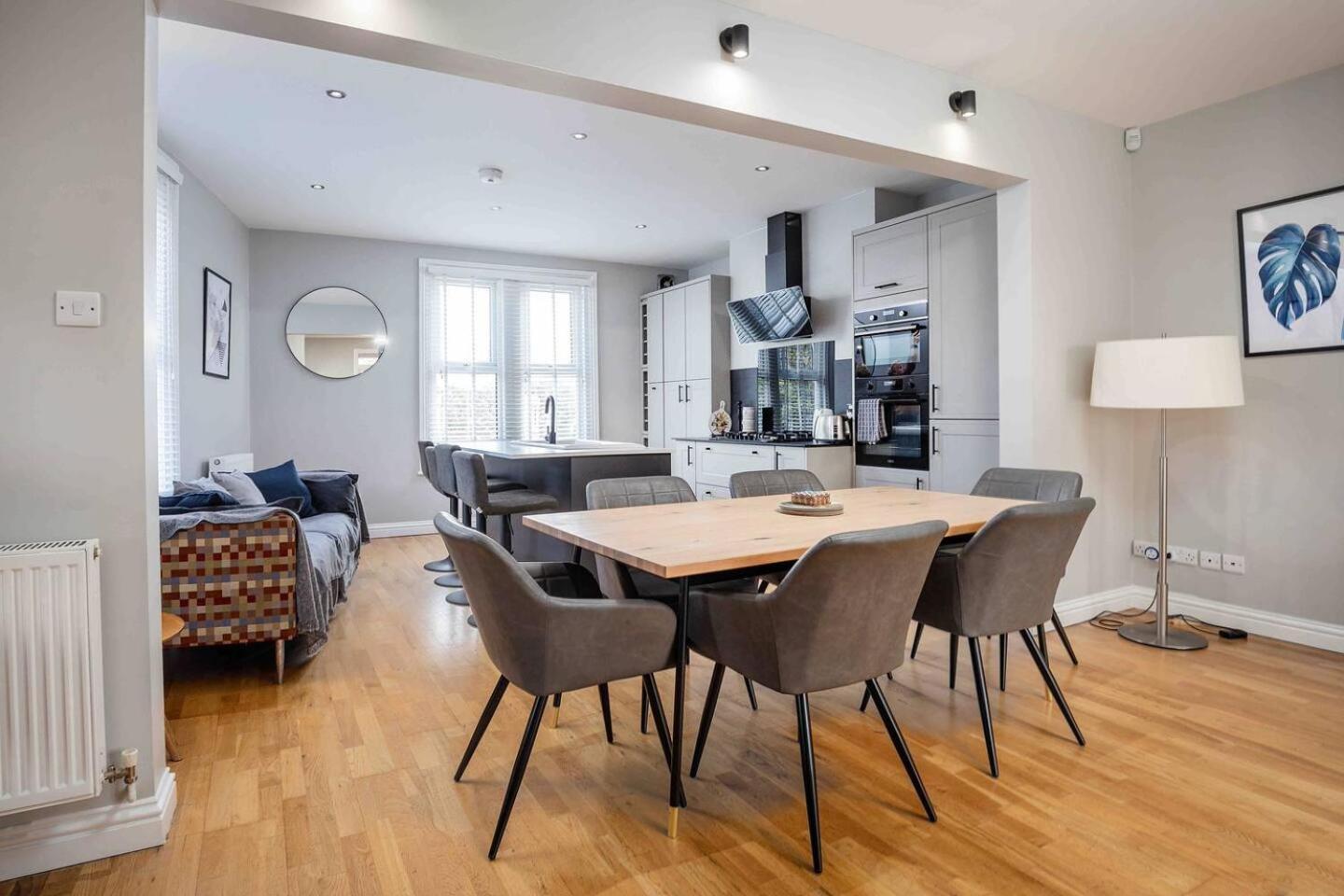 Stylish & Spacious 3 Bed Apartment With Parking Sheffield Esterno foto