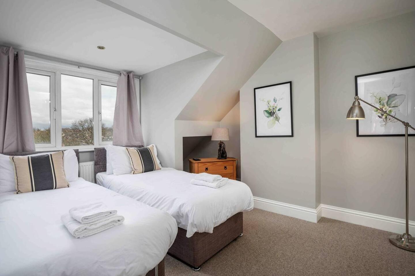 Stylish & Spacious 3 Bed Apartment With Parking Sheffield Esterno foto