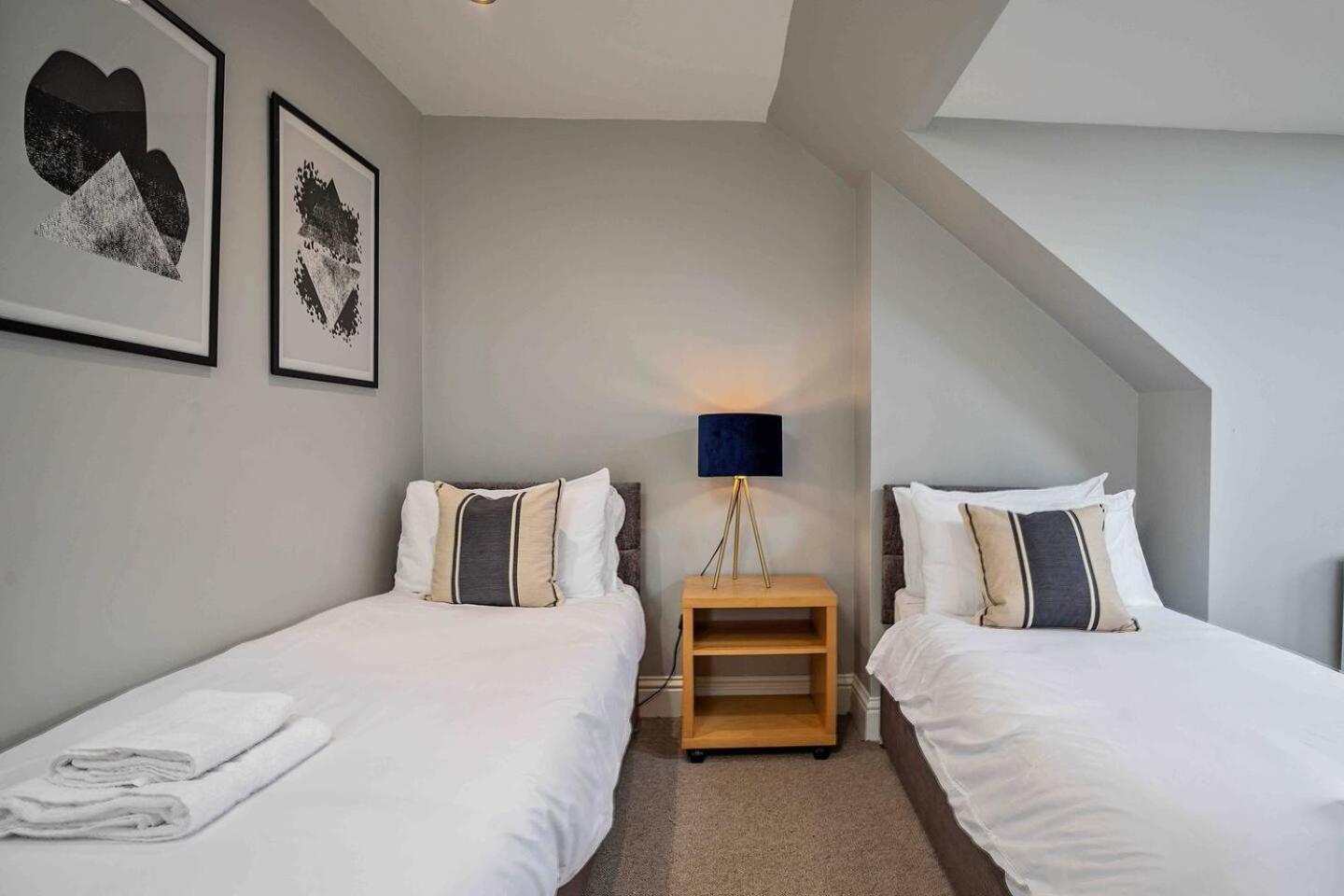 Stylish & Spacious 3 Bed Apartment With Parking Sheffield Esterno foto