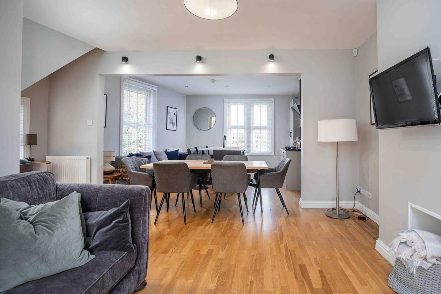 Stylish & Spacious 3 Bed Apartment With Parking Sheffield Esterno foto