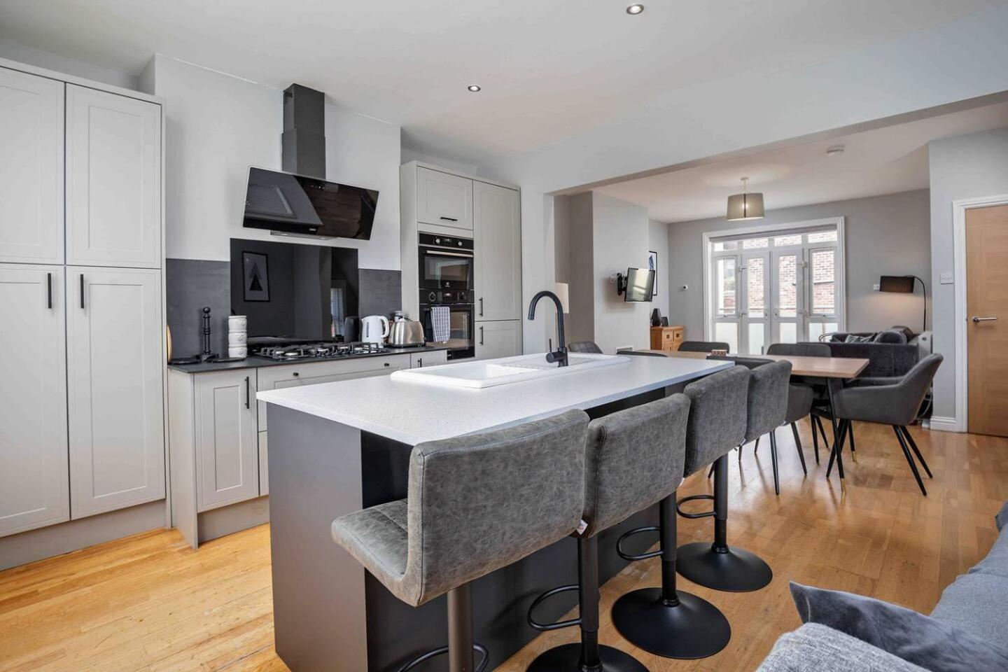 Stylish & Spacious 3 Bed Apartment With Parking Sheffield Esterno foto