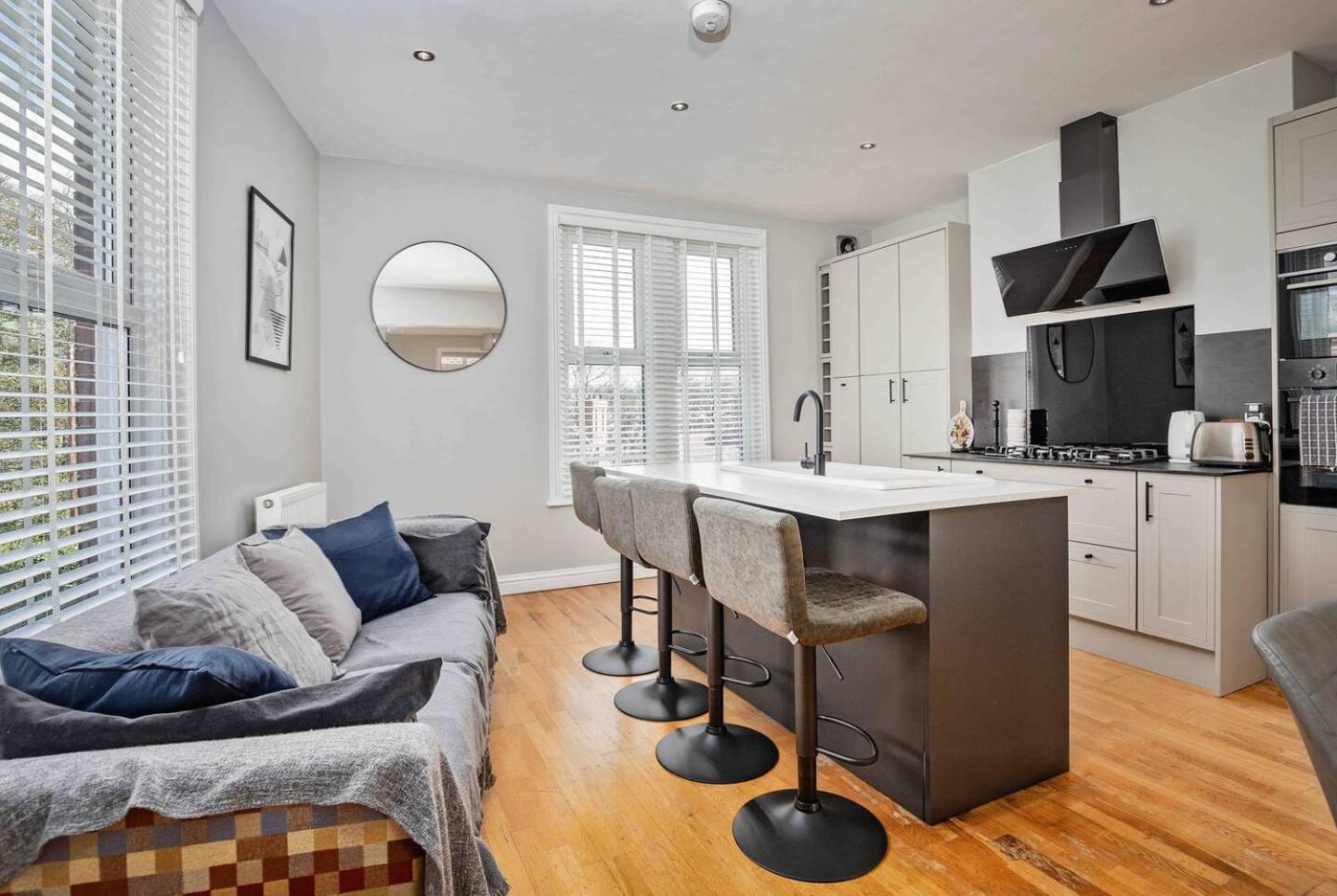 Stylish & Spacious 3 Bed Apartment With Parking Sheffield Esterno foto