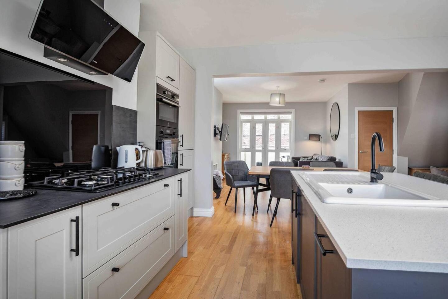 Stylish & Spacious 3 Bed Apartment With Parking Sheffield Esterno foto
