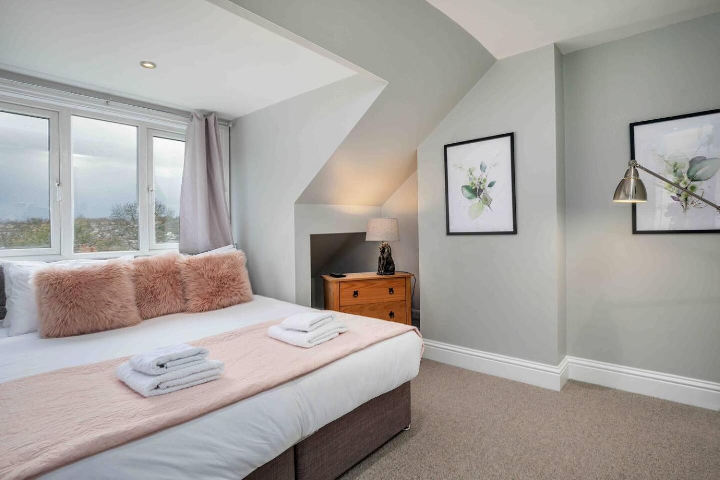 Stylish & Spacious 3 Bed Apartment With Parking Sheffield Esterno foto