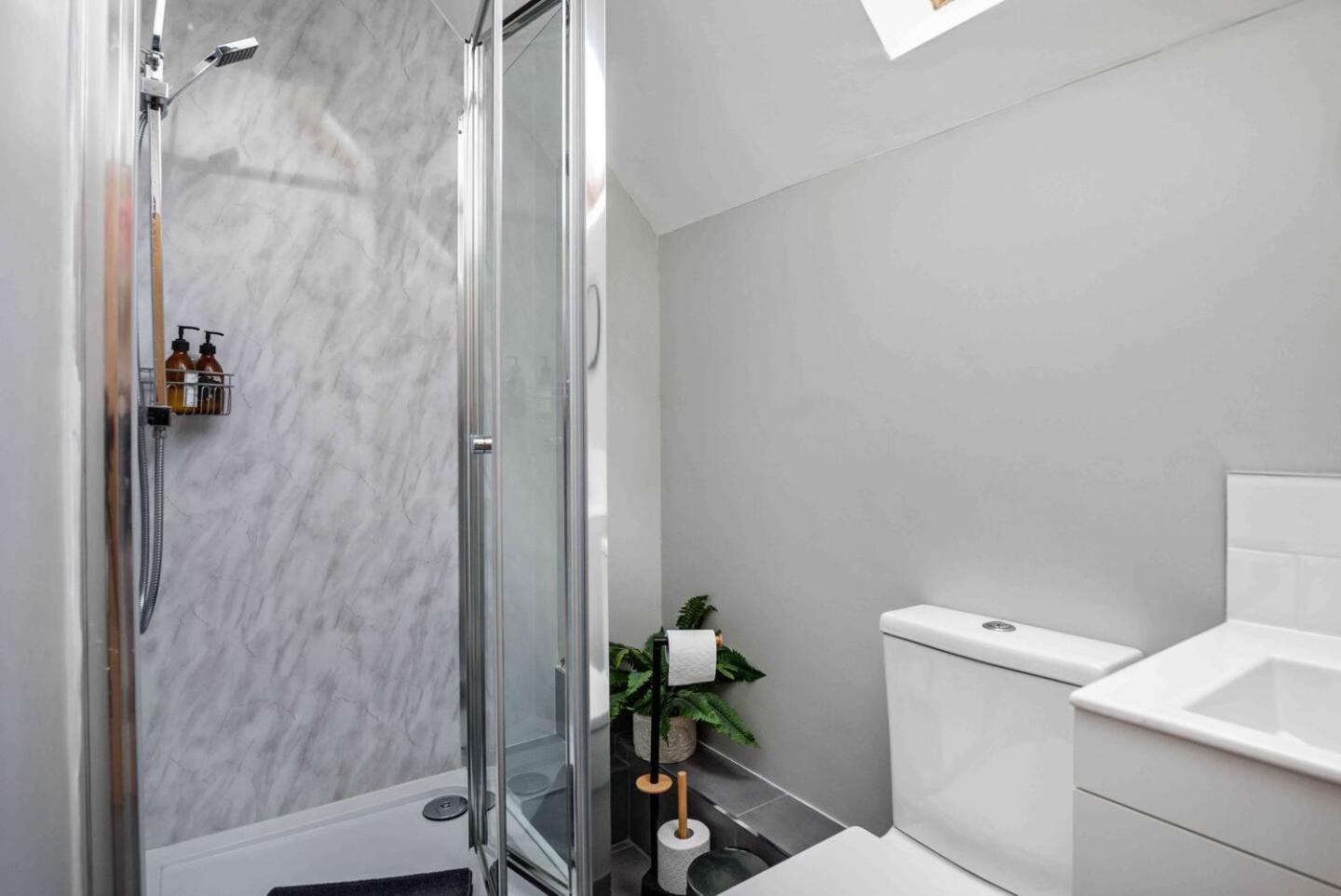 Stylish & Spacious 3 Bed Apartment With Parking Sheffield Esterno foto