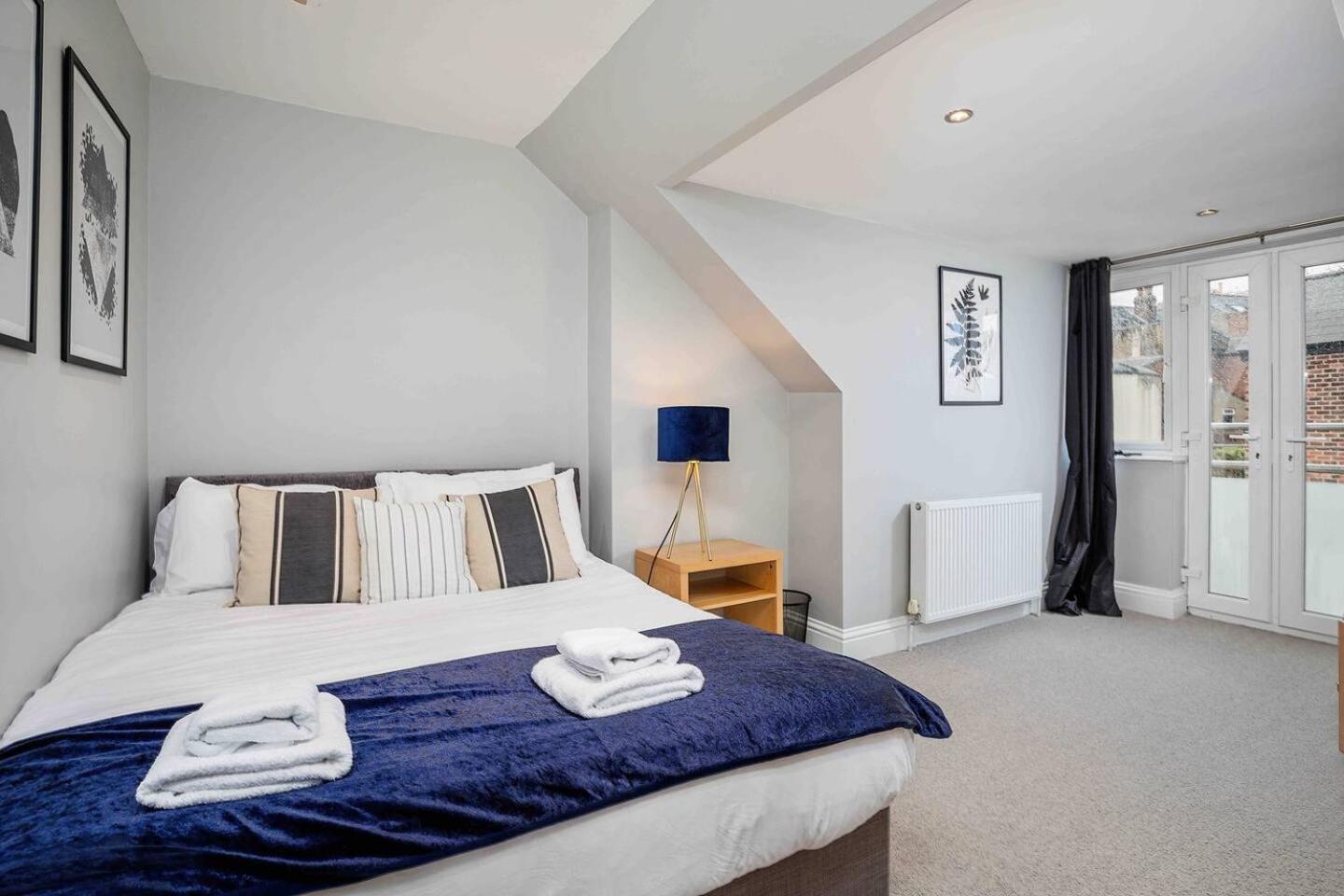 Stylish & Spacious 3 Bed Apartment With Parking Sheffield Esterno foto