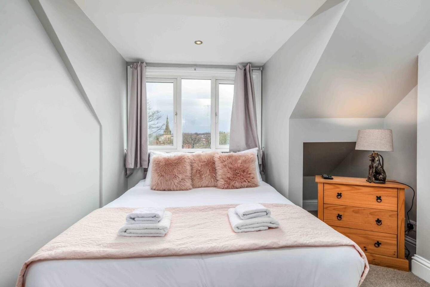 Stylish & Spacious 3 Bed Apartment With Parking Sheffield Esterno foto