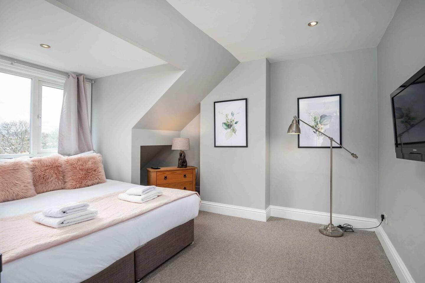 Stylish & Spacious 3 Bed Apartment With Parking Sheffield Esterno foto