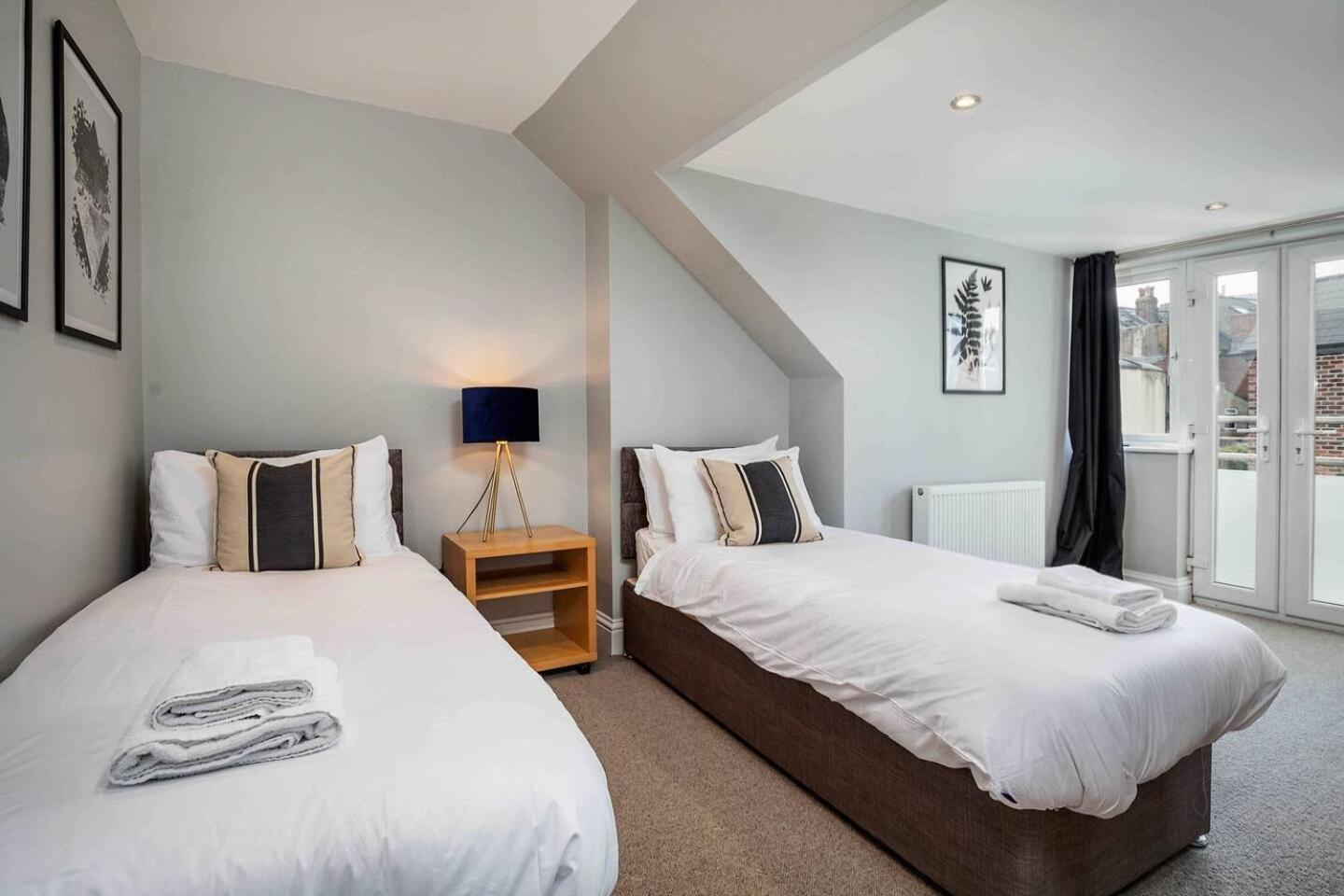 Stylish & Spacious 3 Bed Apartment With Parking Sheffield Esterno foto